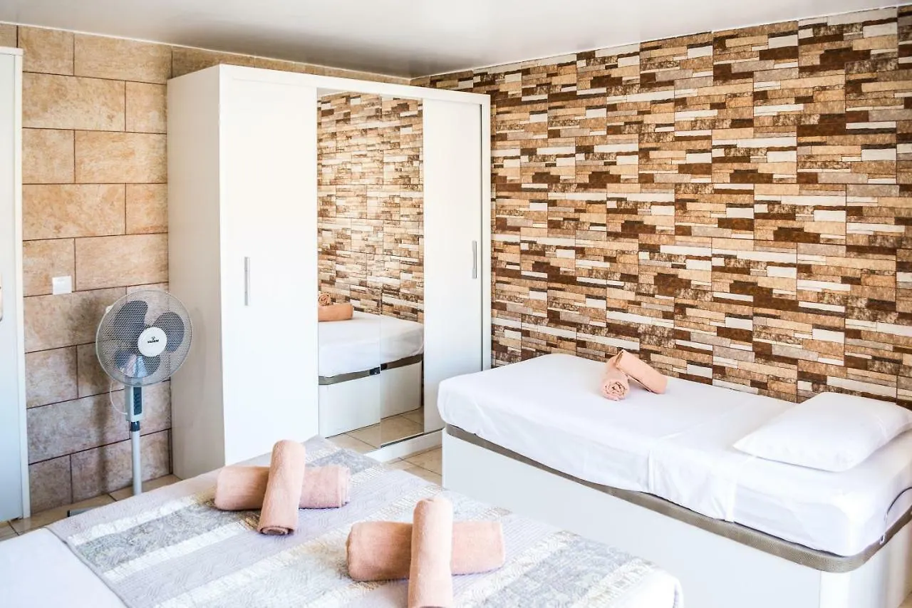 Hostel Poseidon - Hm El Tablero  بيت ضيافة