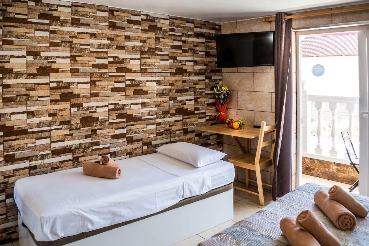 Hostel Poseidon - Hm El Tablero  Affittacamere